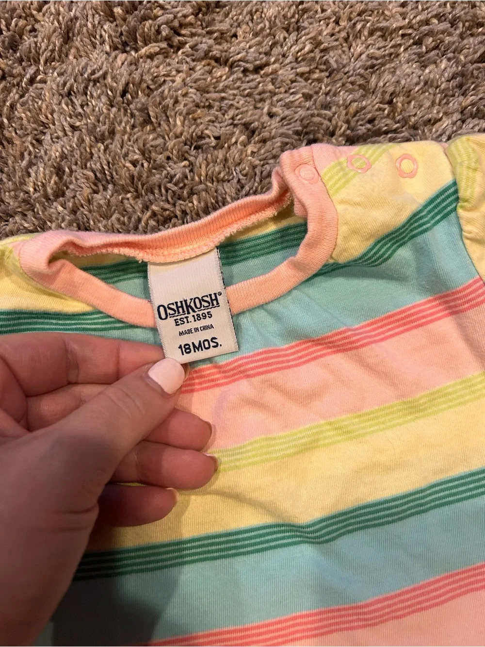 Baby Girl Oshkosh B’gosh 18 Months Bibs & top Y2K
